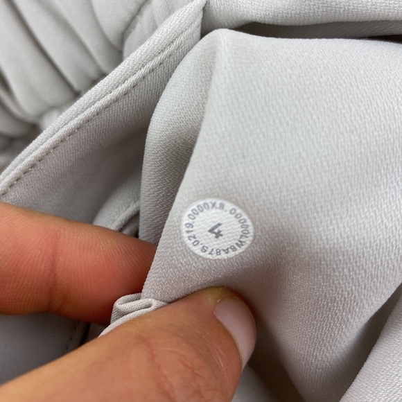 Lululemon On The Fly Skirt *Woven Silverstone - Picture 5 of 7